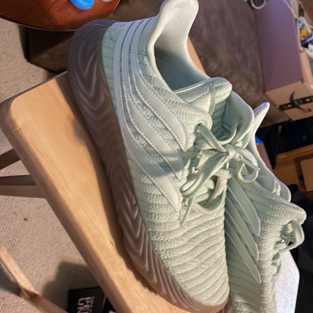 Green Addidas - image 4